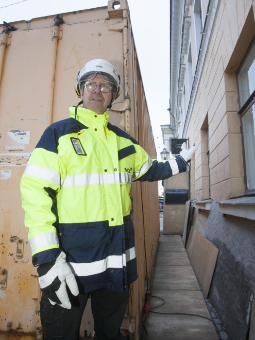 Ravintola Savotan työmaalle ei ole helppo päästä raskaalla kalustolla.