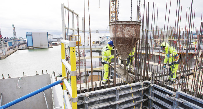 Rungon j&auml;ykistys tapahtuu pystysuoraan j&auml;nnitetyin ter&auml;stangoin.