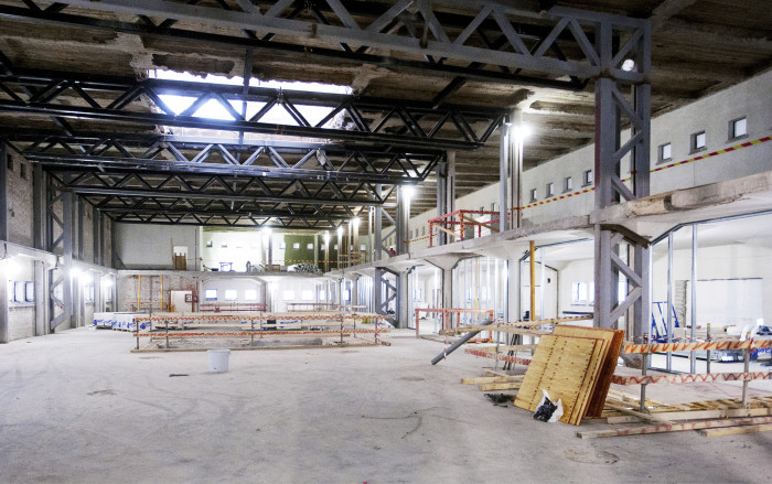 Betonin lis&auml;ksi runkomateriaalina on k&auml;ytetty my&ouml;s ter&auml;st&auml;.