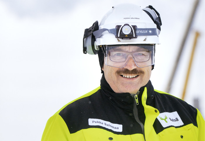 Rakennuspäällikkö Pekka Salomaalle Metsä Fibren tehdasalue on ennestään tuttu. ”Kävin täällä vuosituhannen vaihteen jälkeen rakentamassa Äänevoiman biovoima­laitosta.”