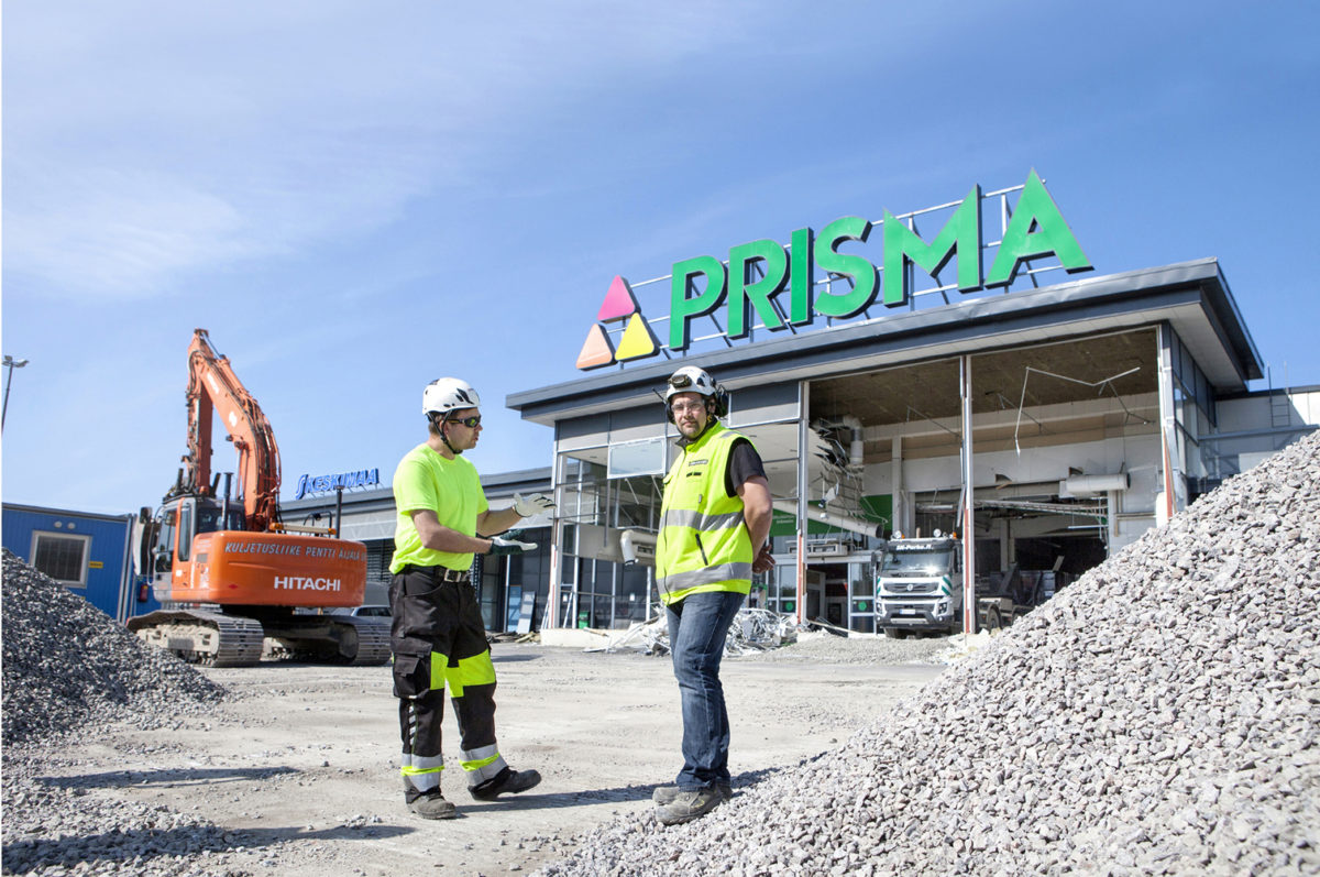 Prismaa purkaneen SK-Purku Oy:n toimitusjohtaja Santeri Karell ja asbestiurakasta vastanneen muuramelaisen  Democon  Service Oy:n työnjohtaja Heikki Itäsaari pitävät uutta asbestilakia hyvänä.
