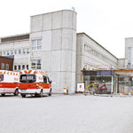 Rakennusty&ouml;t joudutaan v&auml;h&auml;n v&auml;li&auml; keskeytt&auml;m&auml;&auml;n, sill&auml; sairaalan  toimivat osastot, kuten kuvassa oleva p&auml;ivystys, ovat koko  ajan vieress&auml;.