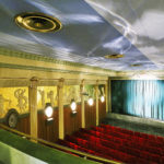 Maximin kiinteist&ouml;ss&auml; on kaksi elokuvasalia, joista toinen on suojeltu. Elokuvasalit, kuten muukin kiinteist&ouml;, ovat kunnostuksen tarpeessa.
(Kuva: Mikko K&auml;kel&auml;)