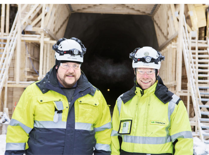 Liikenneviraston projektip&auml;&auml;llikk&ouml; Mikko Heiskanen (vas.) ja VR Trackin projektip&auml;&auml;llikk&ouml; Antti Korhonen ovat tyytyv&auml;isi&auml; parivaljakkoty&ouml;skentelyyn: &rdquo;Allianssimalli vaatii saumatonta yhteisty&ouml;t&auml;.&rdquo;