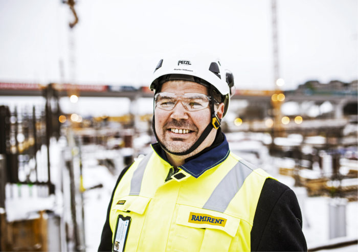 Projektip&auml;&auml;llikk&ouml; Marko Hiltunen mukaan logistiikkaj&auml;rjestelm&auml;n  t&auml;ysim&auml;&auml;r&auml;inen hy&ouml;dynt&auml;minen vaatii eri osapuolten sitoutumista  yhdess&auml; sovittuihin toimintatapoihin.