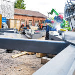 Ter&auml;skaaren p&auml;&auml;ss&auml; sijaitsevassa vetosauvassa vallitsee 100 MN voima. Yksityiskohtia viimeistell&auml;&auml;n hitsaamalla.