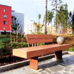 Prosenttitaidetta Vantaan Leinel&auml;ss&auml; ovat my&ouml;s Mets&auml;nhengen-puiston tervantuoksuiset taidepenkit, jotka kutsuvat tunnustelemaan muotoja. Niist&auml; l&ouml;ytyy my&ouml;s pistekirjoitusta. Penkit on tehnyt taiteilija Hilda Koz&aacute;ri.
