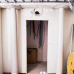 Nykyaikaisen tekniikan tuominen vanhoihin rakenteisiin on ty&ouml;l&auml;st&auml;, sill&auml; l&auml;pivientej&auml; ja reittej&auml; on teht&auml;v&auml; runsaasti lis&auml;&auml;.